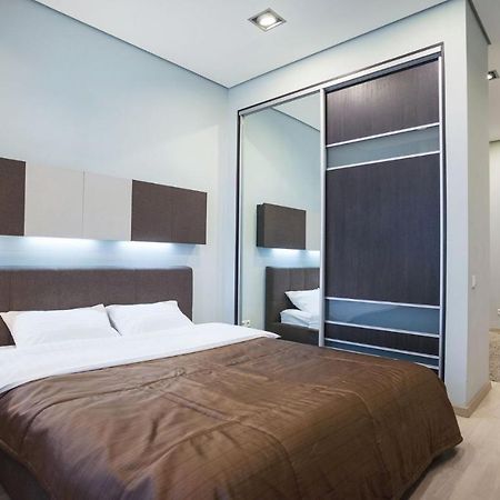 Navit Apartments With Breakfast, Near The Railway Station, The City Center And The Park キエフ エクステリア 写真