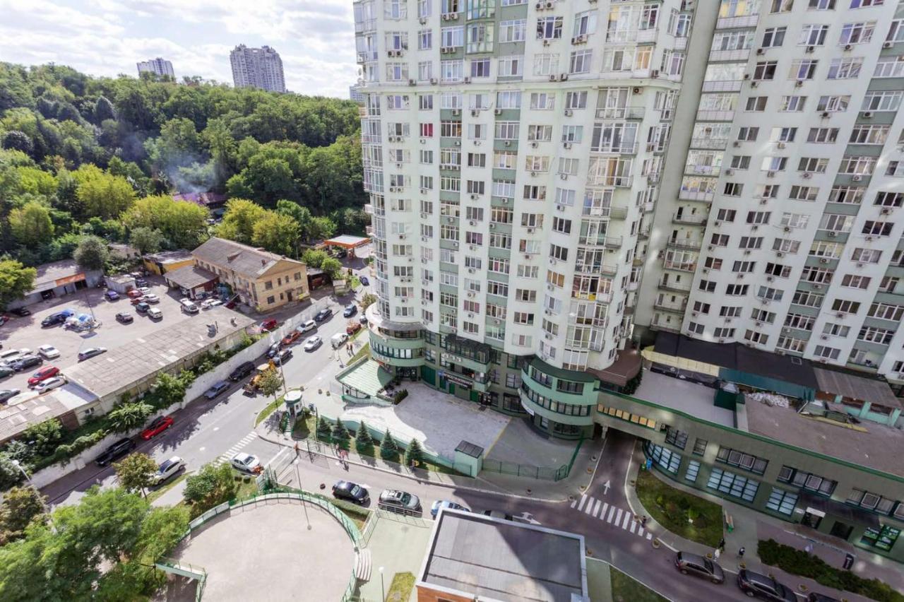 Navit Apartments With Breakfast, Near The Railway Station, The City Center And The Park キエフ エクステリア 写真