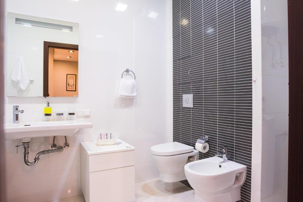 Navit Apartments With Breakfast, Near The Railway Station, The City Center And The Park キエフ エクステリア 写真
