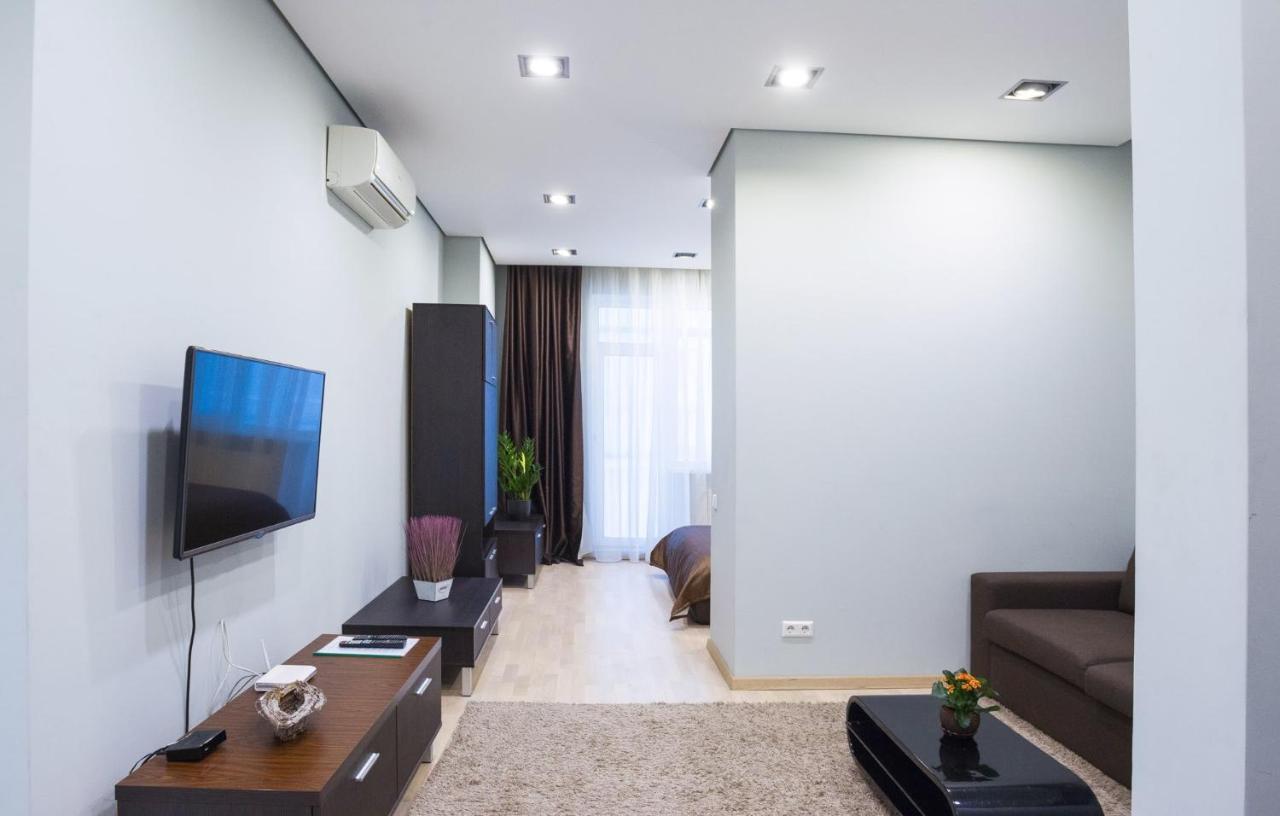 Navit Apartments With Breakfast, Near The Railway Station, The City Center And The Park キエフ エクステリア 写真